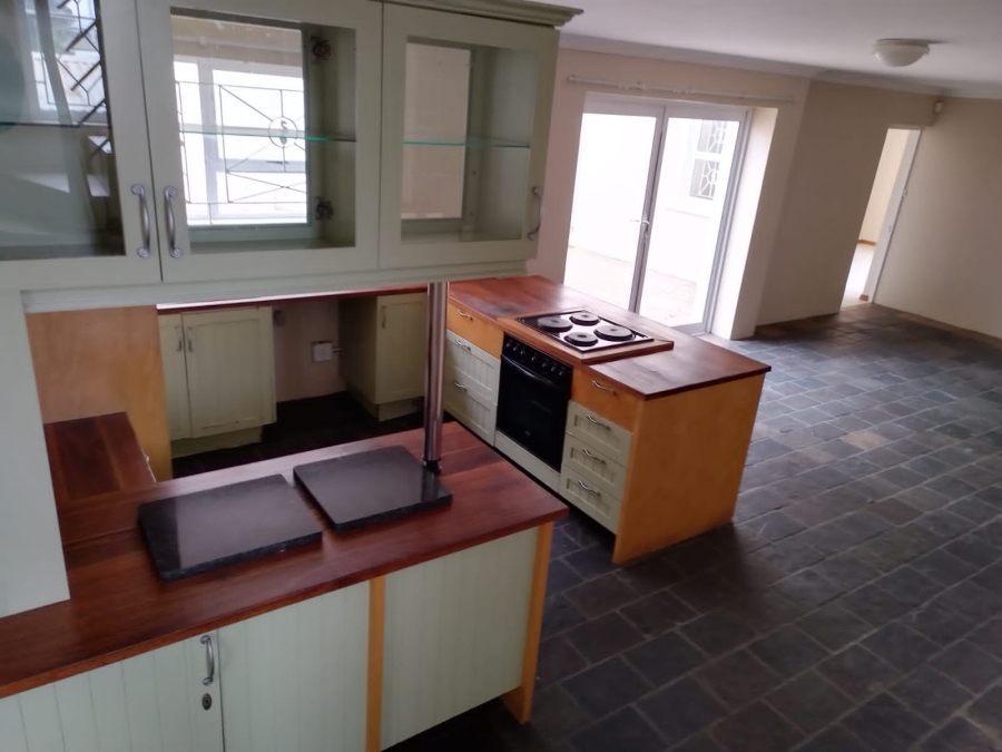 To Let 5 Bedroom Property for Rent in Strand Central Western Cape